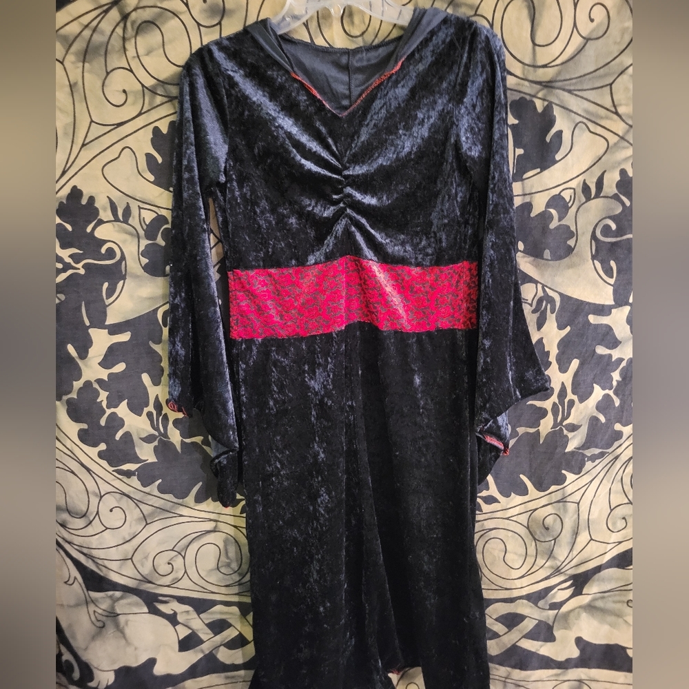 Childs vampire hooded robe costume size medium